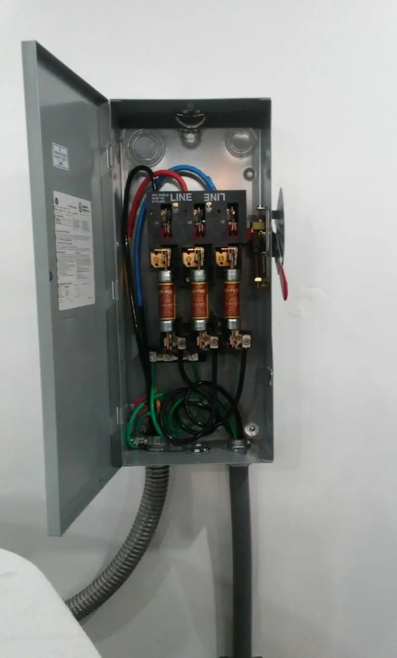 Three-phase disconnect switch installed for Smoke Detector Installation in Xenia